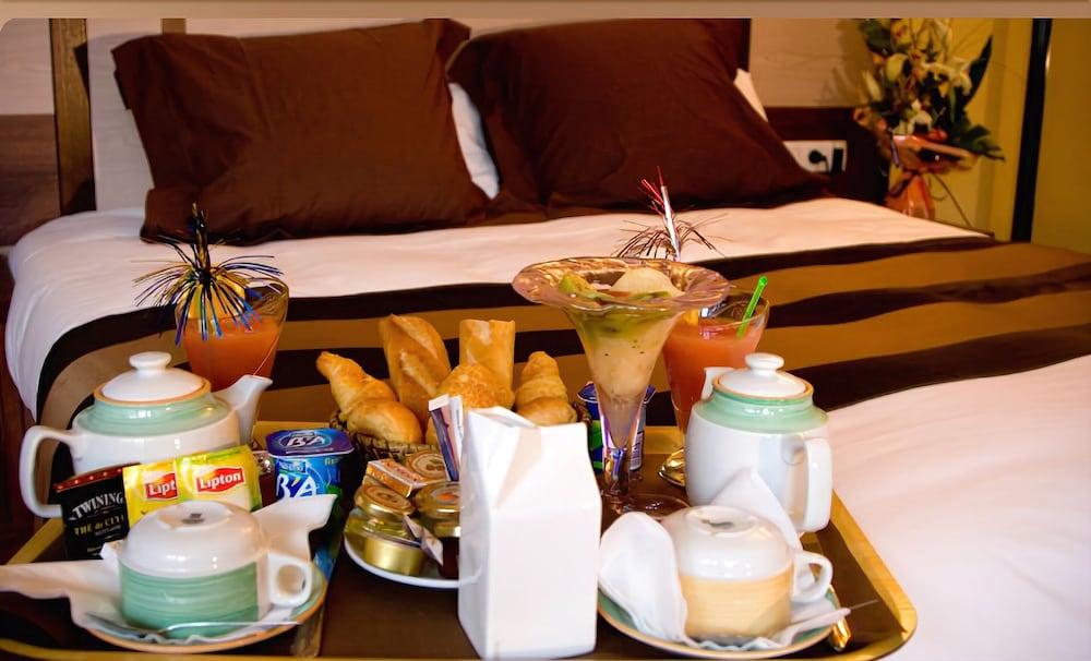 Best Western Hotel De Paris Laval  Bagian luar foto
