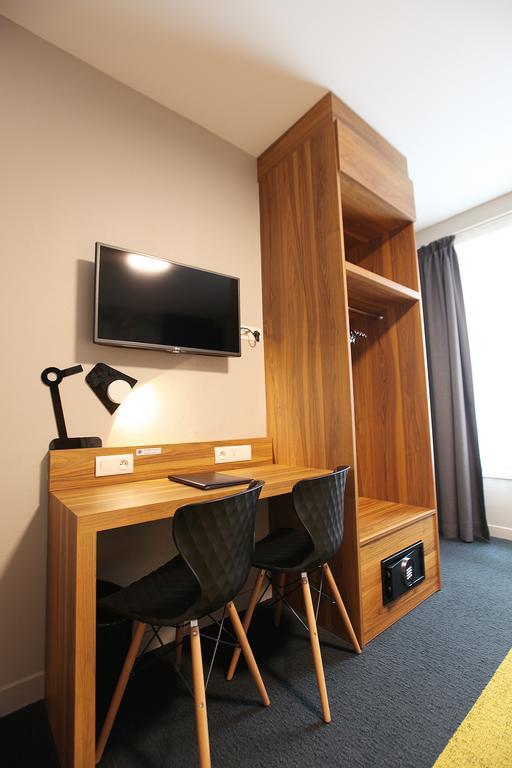 Best Western Hotel De Paris Laval  Bagian luar foto